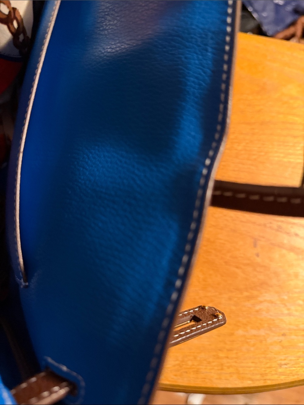 Barenia leather with contrast white stitching - Picture 12 of 17